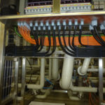 Jednotka SPX - kabelová trasa pod DC skříní